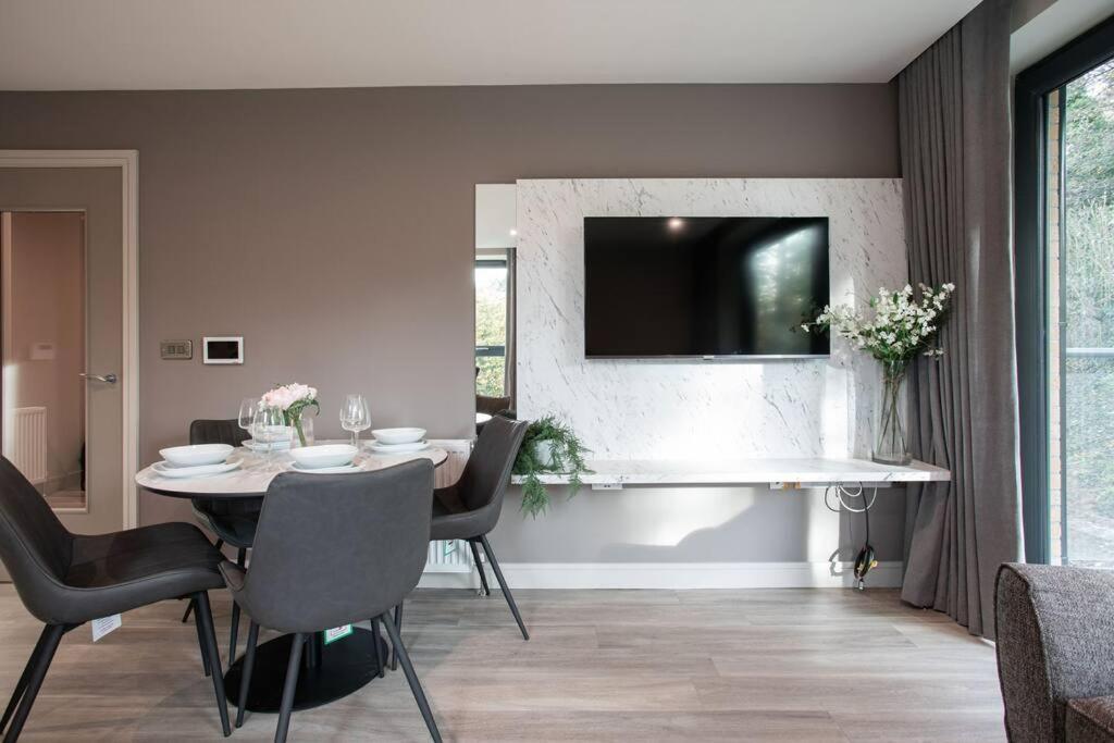 Modern 2Br With Balcony Next To The City Airport Bhd - Free Parking Белфаст Екстериор снимка