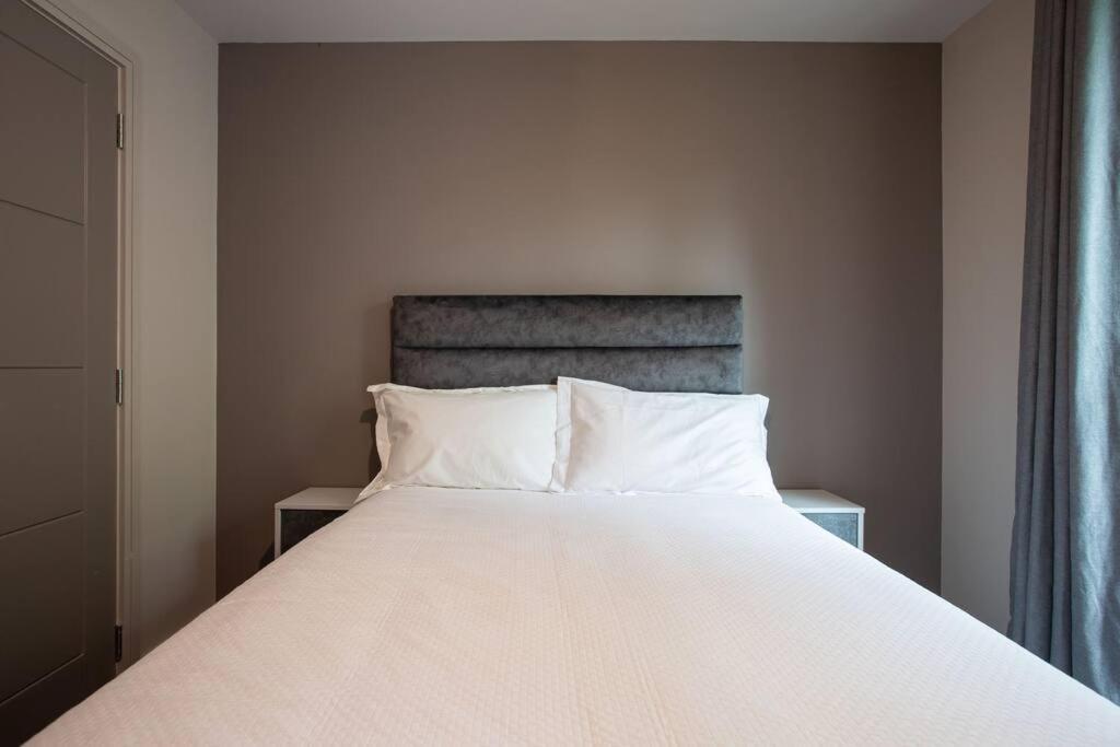 Modern 2Br With Balcony Next To The City Airport Bhd - Free Parking Белфаст Екстериор снимка