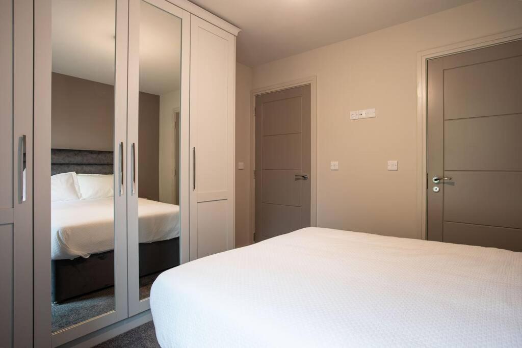 Modern 2Br With Balcony Next To The City Airport Bhd - Free Parking Белфаст Екстериор снимка