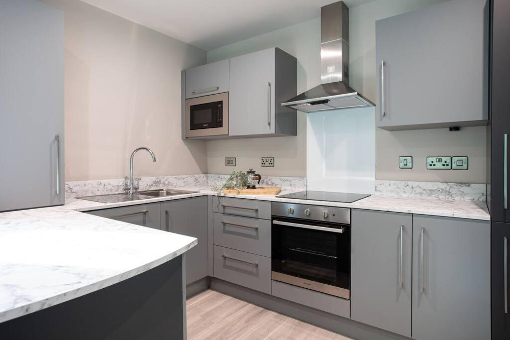 Modern 2Br With Balcony Next To The City Airport Bhd - Free Parking Белфаст Екстериор снимка
