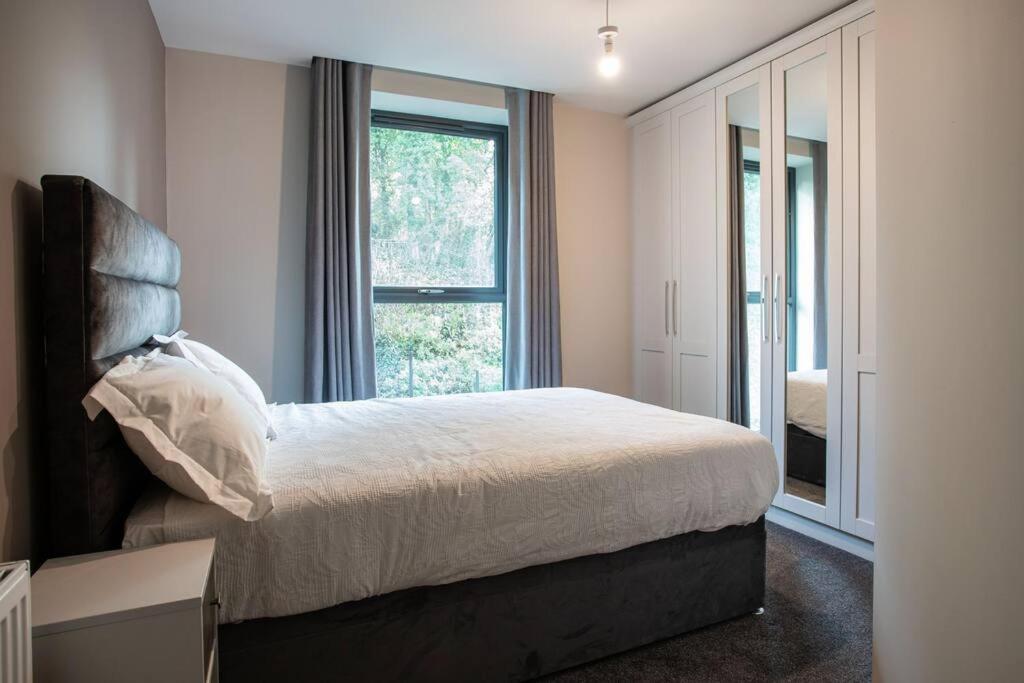 Modern 2Br With Balcony Next To The City Airport Bhd - Free Parking Белфаст Екстериор снимка
